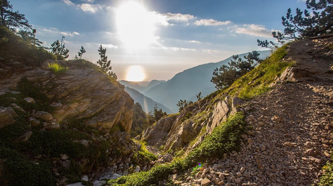 Εντυπωσιακή ανάβαση στον Όλυμπο χωρίς να κάνεις ούτε ένα βήμα