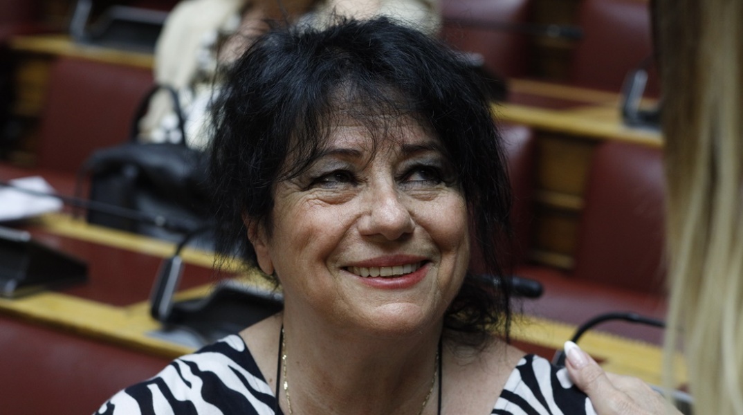 Η ηθοποιός και πρώην βουλεύτρια του ΣΥΡΙΖΑ Άννα Βαγενά στα έδρανα της Βουλής