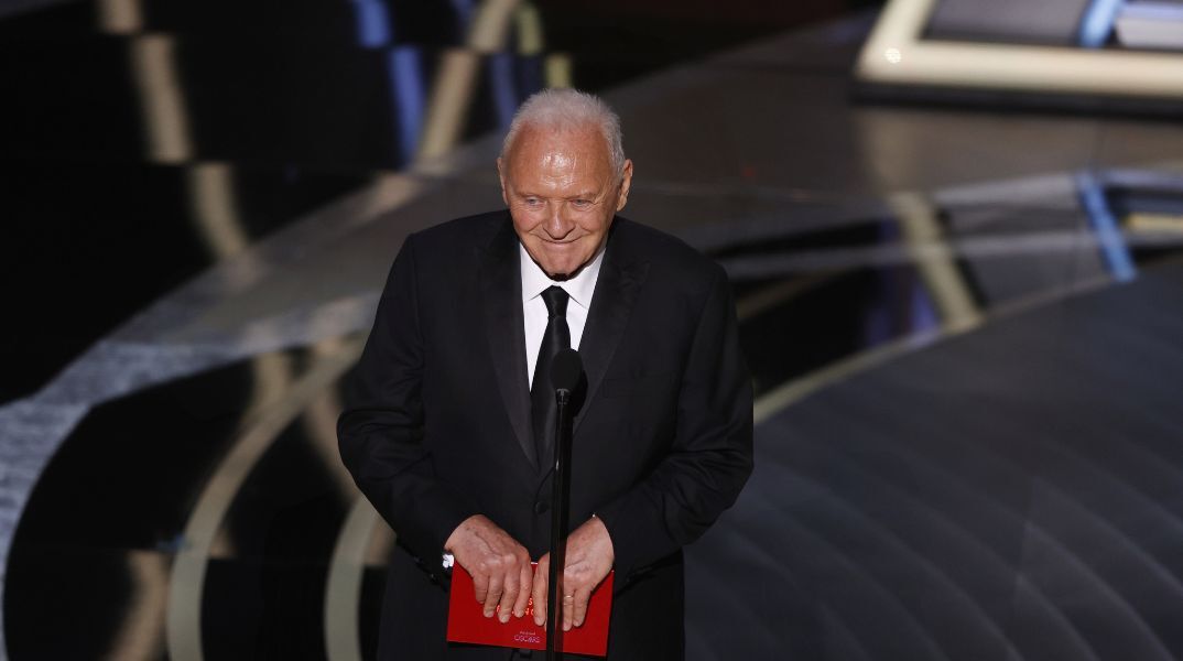 O Άντονι Χόπκινς ετοιμάζει την αυτοβιογραφία του