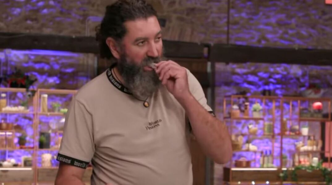 Viral ο παίκτης του MasterChef που δοκίμασε το ψάρι και το έβαλε ξανά στην κατσαρόλα