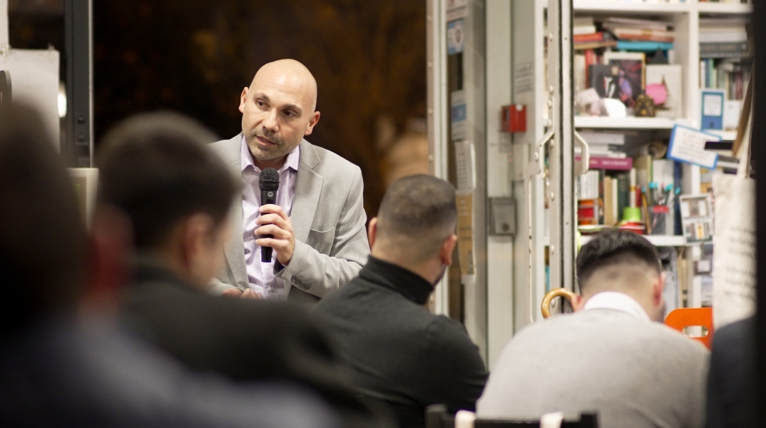 «Τάσεις Μάρκετινγκ 2024»: Μεγάλη συμμετοχή στην ομιλία του Θέμη Σαρανταένα