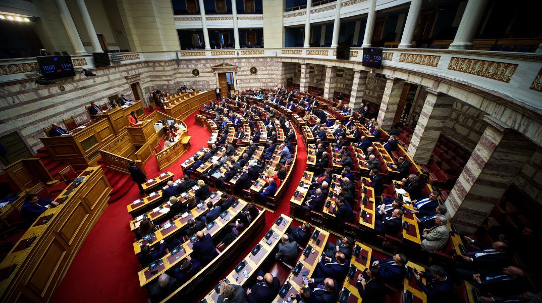 Αίτημα συγγενών των θυμάτων για άρση ασυλίας Καραμανλη και Σπίρτζη