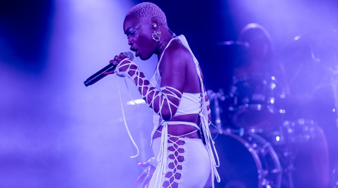 Stages A/Live: Pongo, η νέα ντίβα του kuduro έρχεται αποκλειστικά στο Onassis Channel στο YouTube, ειδικά κινηματογραφημένη από τον Χρήστο Σαρρή.