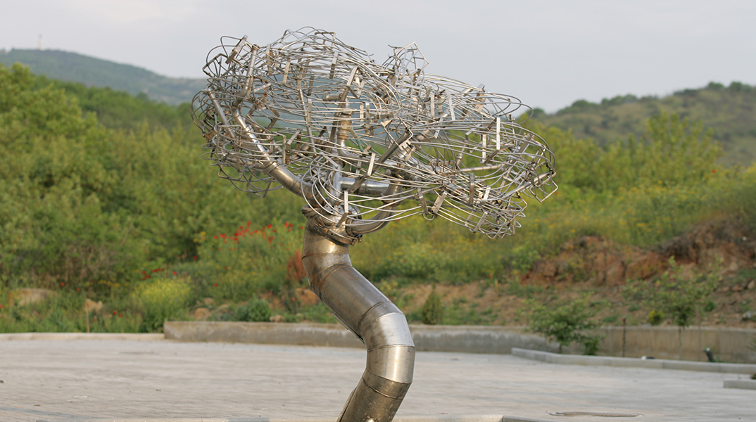 Πού «φυτρώνουν» τα σιδερένια δέντρα του Απόστολου Χασιώτη;