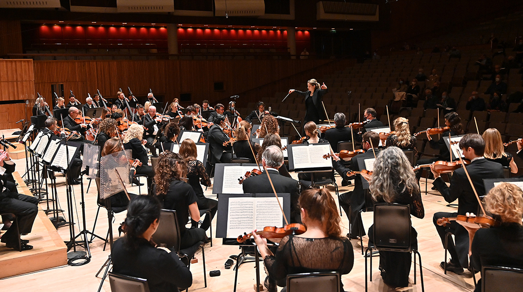 Η Karina Canellakis στο Μέγαρο Μουσικής Αθηνών