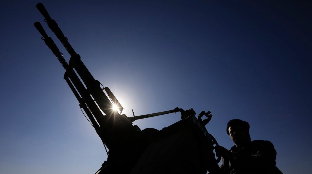 ΗΠΑ: Καταρρίφθηκε πύραυλος που εκτοξεύθηκε από την Υεμένη προς αμερικανικό αντιτορπιλικό - Καταστράφηκε χωρίς να προκαλέσει τραυματισμούς.