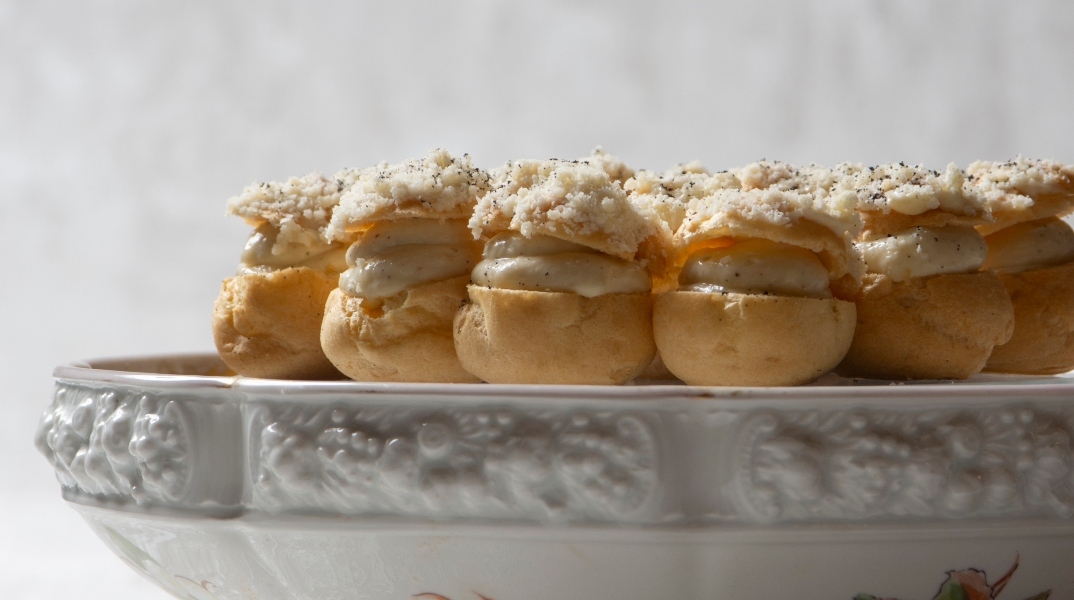 Σου γεμισμένα με μπεσαμέλ τυριών και βανίλια