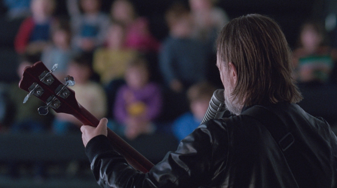 The Smile: Η μπάντα του Thom Yorke παίζει για παιδιά στο νέο της video