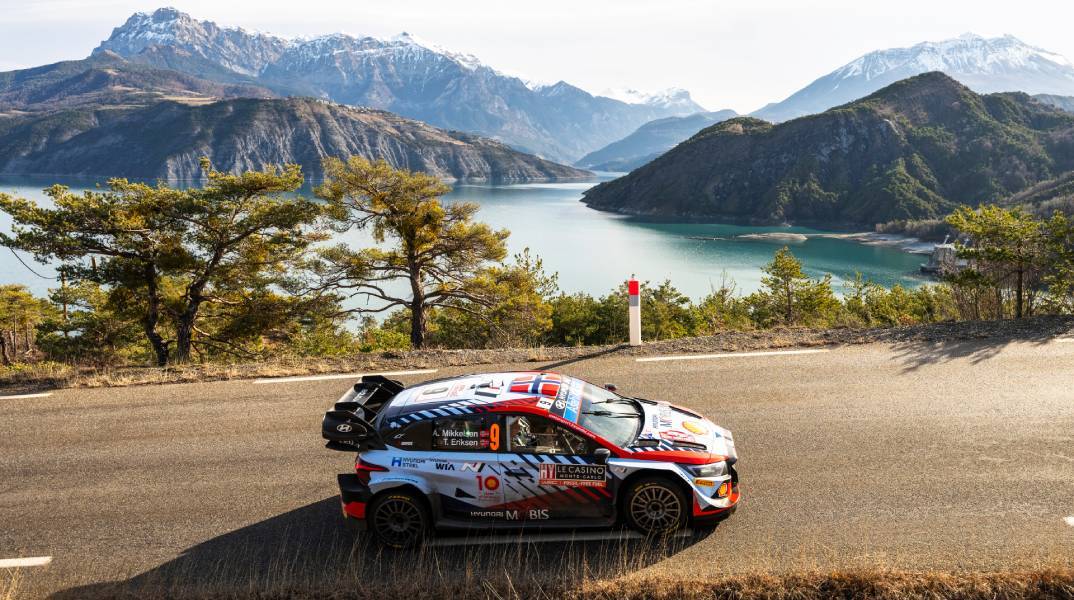 Ράλι Μόντε-Κάρλο: Ο Elfyn Evans στην 1η θέση, μόνο 4,5 δευτερόλεπτα μπροστά από τον Sebastien Ogier