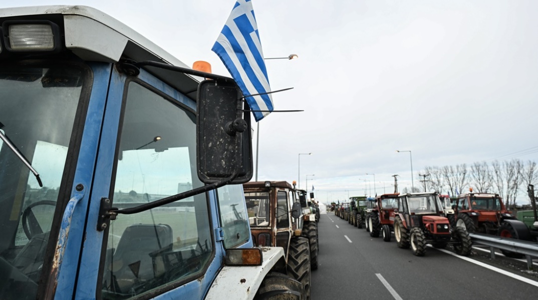 Παραταγμένα τρακτέρ από τις πρόσφατες κινητοποιήσεις των αγροτών στη Λαμία