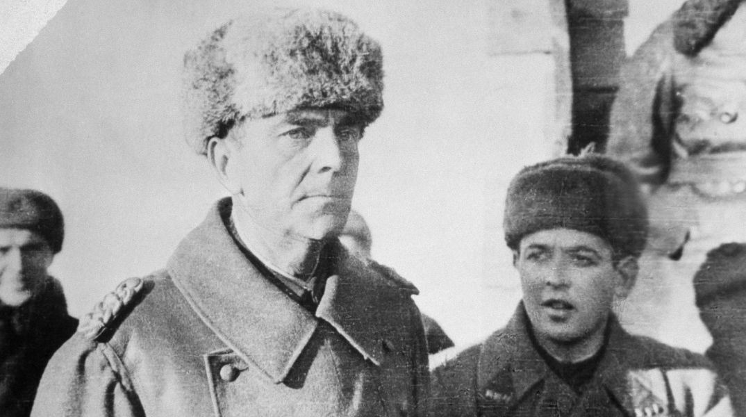 Σαν σήμερα 31 Ιανουαρίου: Το 1943, ο στρατάρχης Φρίντριχ Πάουλους παραδίδεται στον Κόκκινο Στρατό - Η Μάχη του Στάλινγκραντ λήγει με νίκη των Σοβιετικών. 