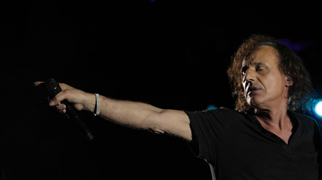 Οι μπαλάντες του Βασίλη Παπακωνσταντίου στο θέατρο Βέμπο