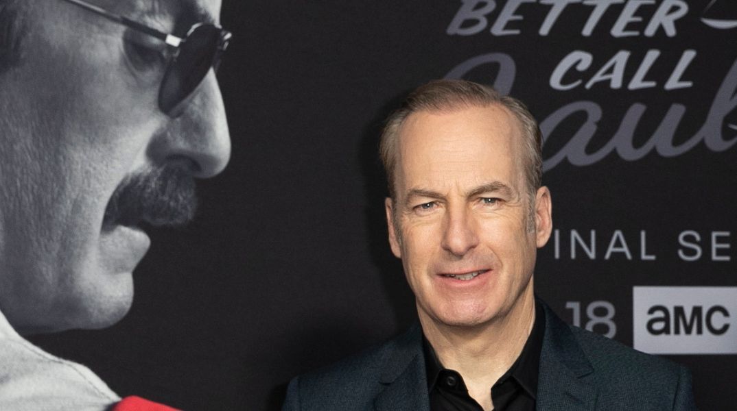 Μπομπ Όντενκερκ: Συγγενής του βασιλιά Κάρολου ο ηθοποιός των «Better Call Saul» και «Breaking Bad» - Έμαθε το νέο σε αμερικανική τηλεοπτική εκπομπή.