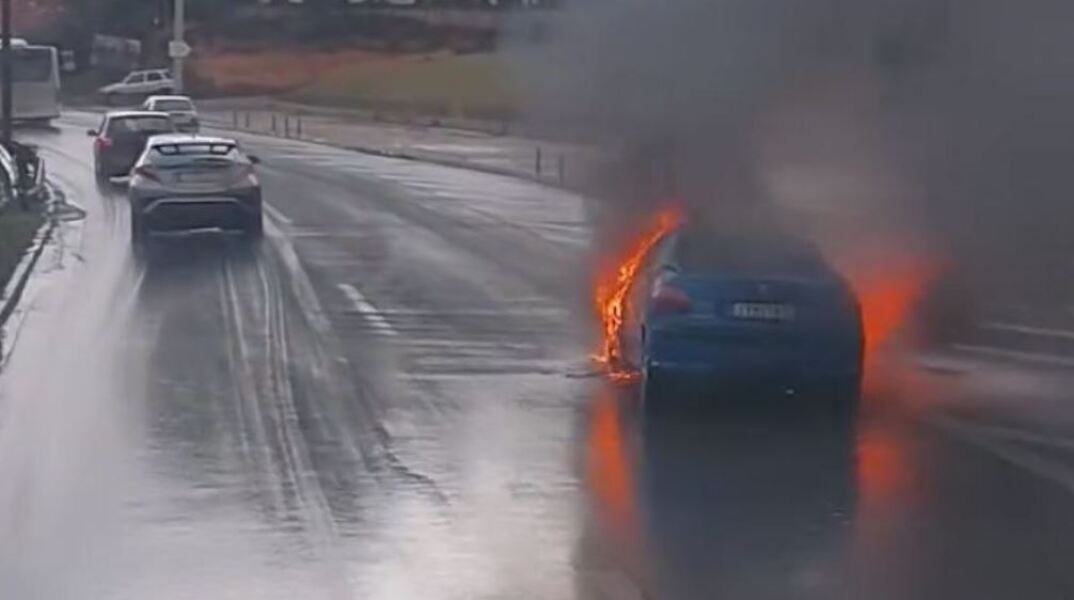 Φωτιά σε Ι.Χ στην Αθηνών-Κορίνθου