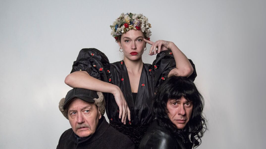 «Οι δύο χέστηδες» με τους Θέμη Πάνου, Κλέλια Ανδριολάτου και Γιώργο Γλάστρα