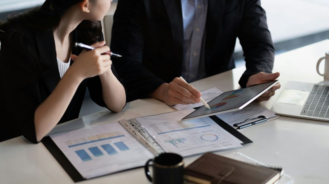 Αύξηση κατώτατου μισθού: Ποιους και πόσους αφορά 