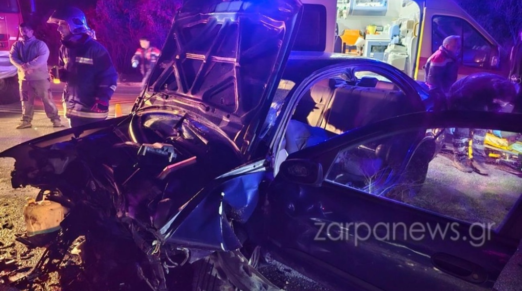 Συντρίμμια μετά το τροχαίο δυστύχημα στο οποίο έχασε τη ζωή του ζευγάρι 