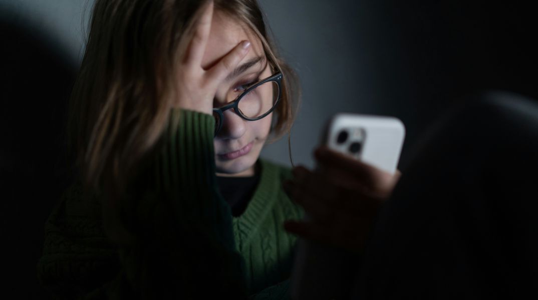 Tηλεφωνική γραμμή 10306: Επέκταση για ζητήματα βίας και επιθετικότητας σε παιδιά και εφήβους - Η ενημέρωση του υφυπουργείου Υγείας.