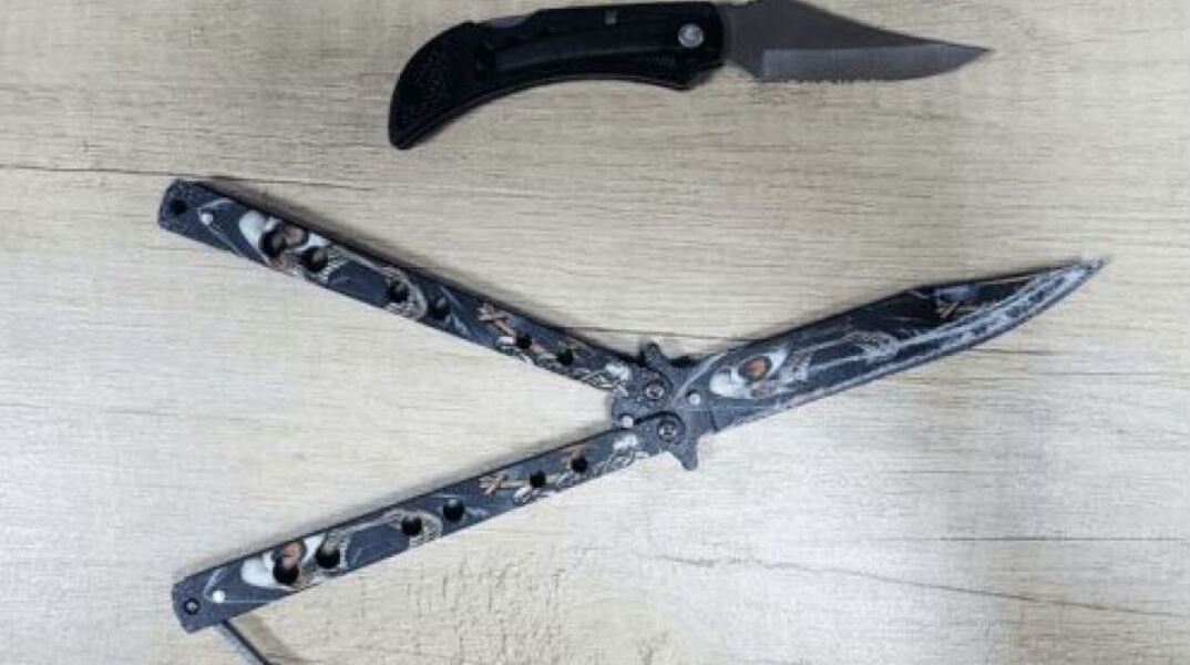 Πήγε οπλισμένος με μαχαίρια στα δικαστήρια Ιωαννίνων