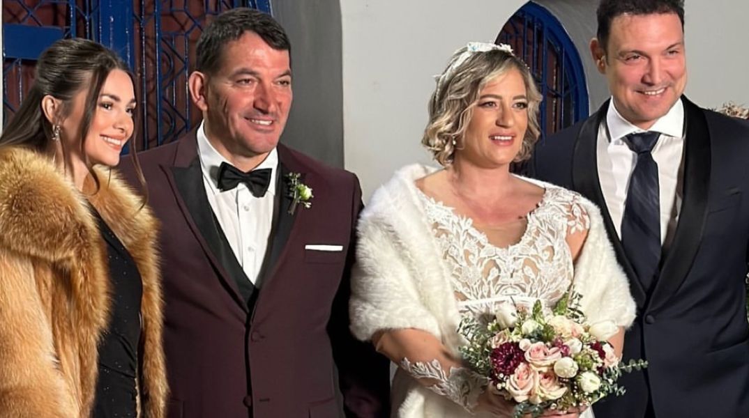 Πύρρος Δήμας - Αφροδίτη Σκαφίδα: Παντρεύτηκαν με θρησκευτικό γάμο στον ναό του Αγίου Γεωργίου στο Κάβουρι - Σε προχωρημένη εγκυμοσύνη η νύφη.