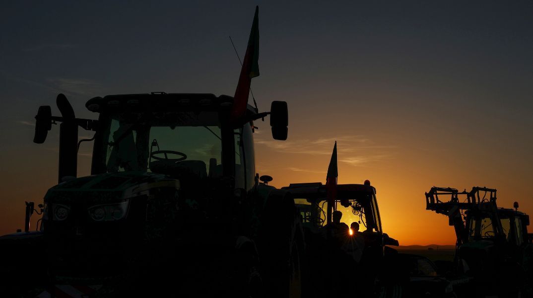 Ελβετία: Τρακτέρ κατέβηκαν στους δρόμους στη Γενεύη, στην πρώτη κινητοποίηση των αγροτών στη χώρα - Ανησυχία για το μέλλον της γεωργίας στην Ευρώπη.