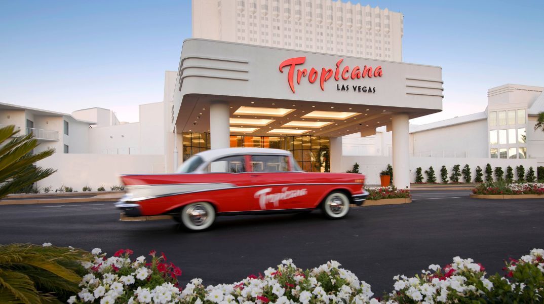 Tropicana Las Vegas: Τίτλοι τέλους για το εμβληματικό ξενοδοχείο του Λας Βέγκας - Κλείνει τις πύλες του στις 2 Απριλίου - Φιλοξένησε αστέρες και γυρίσματα ταινιών.