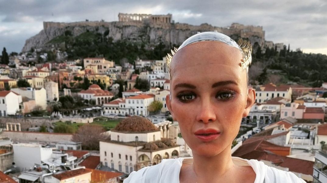 Στην Ελλάδα βρίσκεται η Σοφία, το πιο εξελιγμένο ανθρωποειδές ρομπότ τεχνητής νοημοσύνης - Θα επισκεφθεί τη Ρόδο και τη Ναύπακτο.