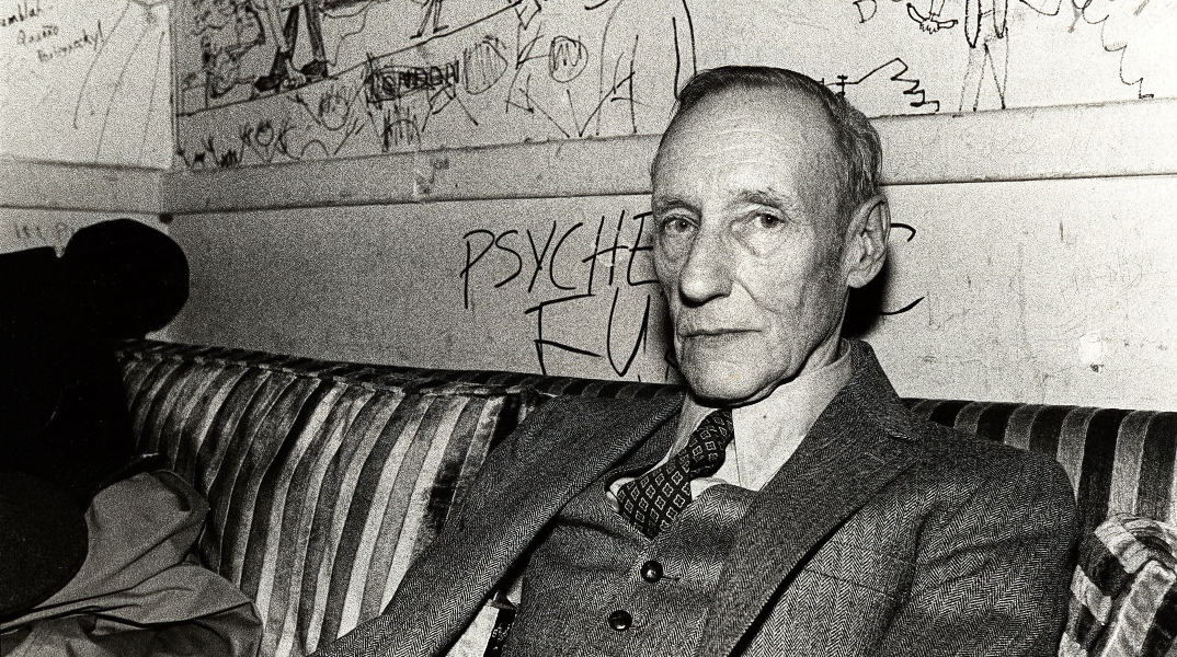 Η ζωή και το έργο του ποιητή και συγγραφέα της Μπιτ γενιάς, Γουίλιαμ Σ. Μπάροουζ, που γεννήθηκε στις 5 Φεβρουαρίου 1914.