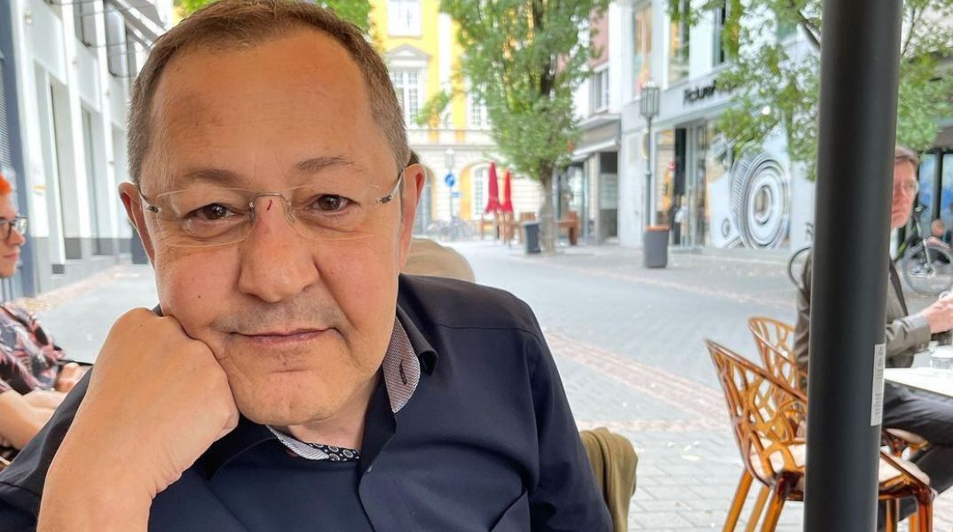 Γερμανία: Ο συγγραφέας τουρκικής καταγωγής Άκιφ Πιριντσί καταδικάστηκε να εκτίσει 9 μήνες φυλάκιση χωρίς αναστολή για υποκίνηση μίσους.