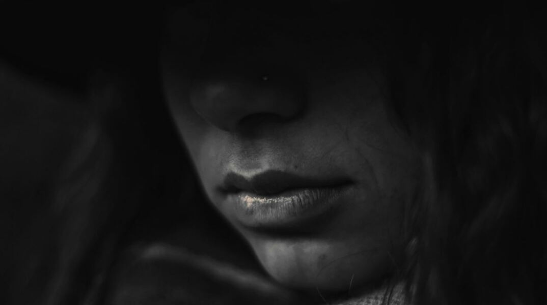 Πώς συνδέονται οι πολυκυστικές ωοθήκες με απόπειρες αυτοκτονίας