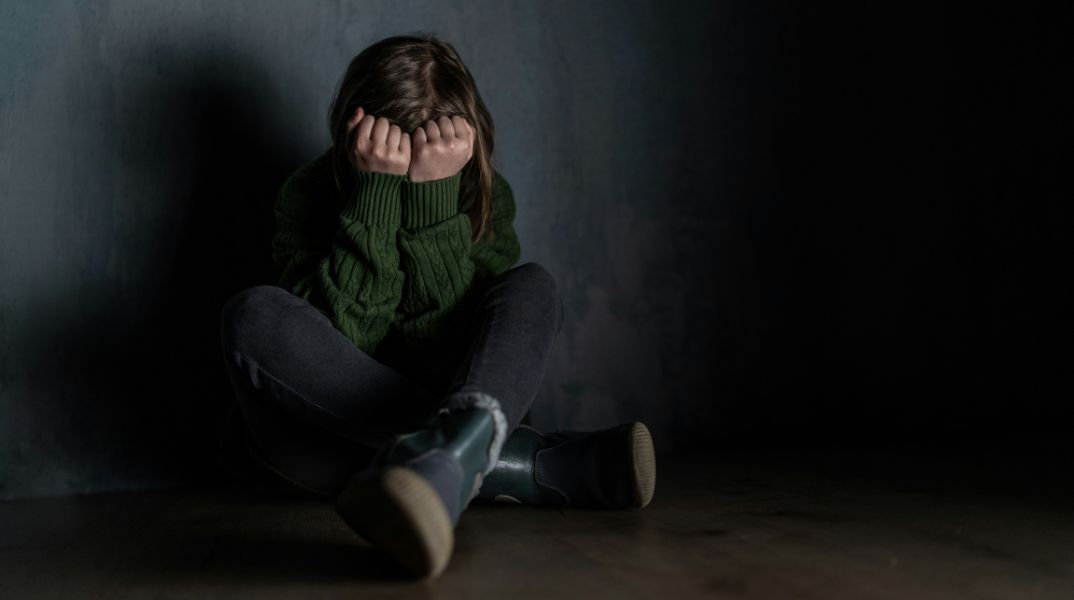 ΕΕ: Η Επιτροπή υπέβαλε πρόταση που διευρύνει τους ορισμούς των αδικημάτων για τη σεξουαλική κακοποίηση παιδιών και θεσπίζει αυστηρότερες ποινές.