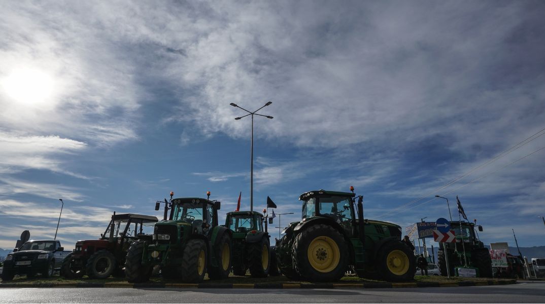 Αγρότες: Εντείνουν τις πιέσεις και κλιμακώνουν τις κινητοποιήσεις