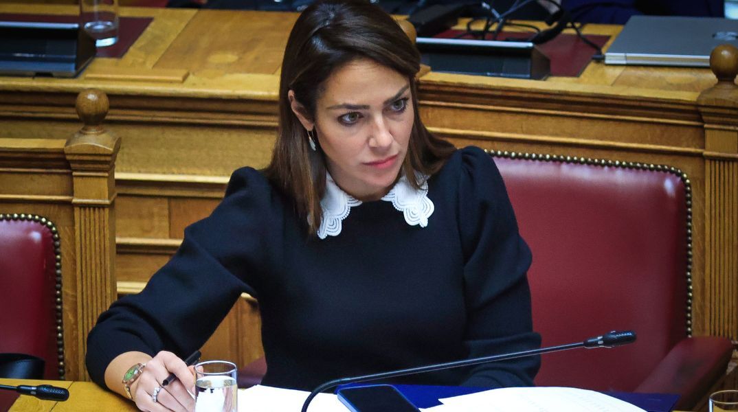 Δόμνα Μιχαηλίδου: Αυξάνεται το επίδομα ανεργίας 