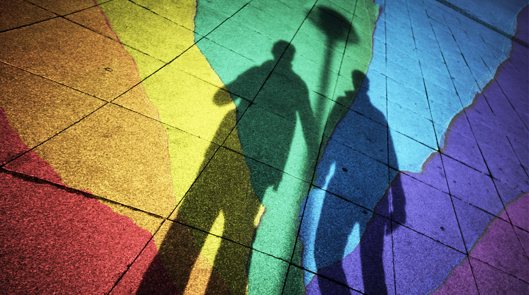 Πώς νιώθει ένα άτομο 19 χρονών, που πρέπει να πει στους γονείς ότι είναι γκέι;