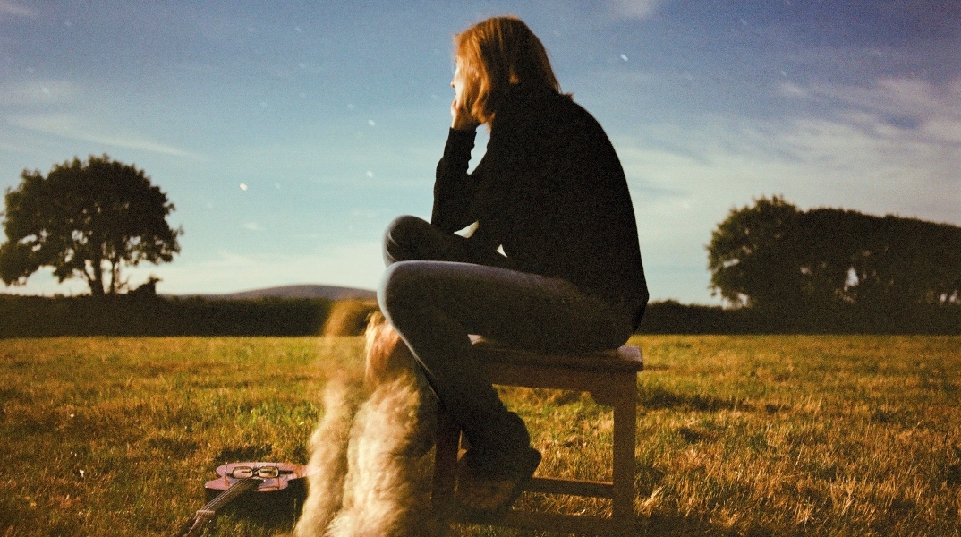 H Beth Gibbons μοιράστηκε το νέο της τραγούδι «Floating On A Moment»