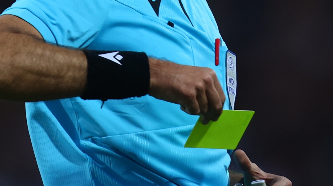 Ποδόσφαιρο: Ανακοινώνεται η προσωρινή αποβολή με μπλε κάρτα - Ρεπορτάζ του Sky News για τις αποφάσεις του IFAB.
