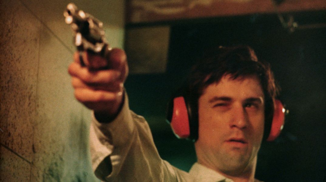 Σαν σήμερα 8 Φεβρουαρίου: Το 1976 η πρώτη προβολή της ταινίας «Ο ταξιτζής» του Μάρτιν Σκορσέζε - Φιλμ ορόσημο και ρεσιτάλ υποκριτικής από τον Ρόμπερτ Ντε Νίρο.