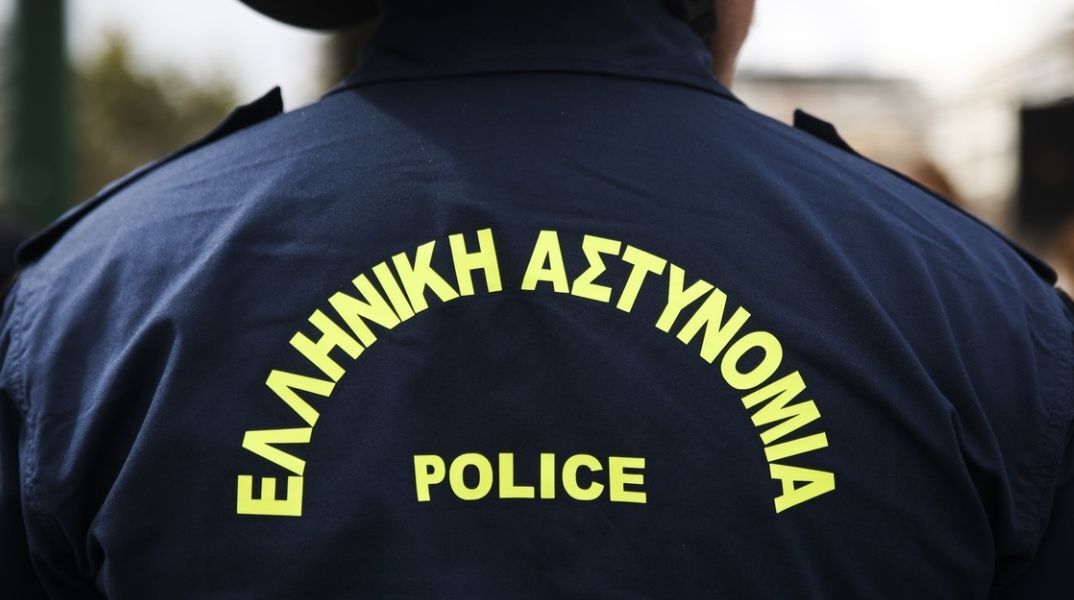 ΕΛΑΣ: Τρεις συλλήψεις για διακίνηση και προμήθεια ναρκωτικών ουσιών - Αστυνομικός που υπηρετεί στην Αττική ανάμεσά τους.