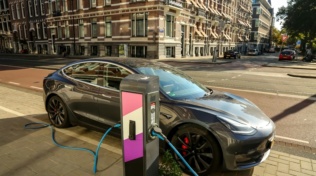 Ευρωπαϊκή Επιτροπή: Το 60% των αυτοκινήτων ηλεκτροκίνητα ως το 2040