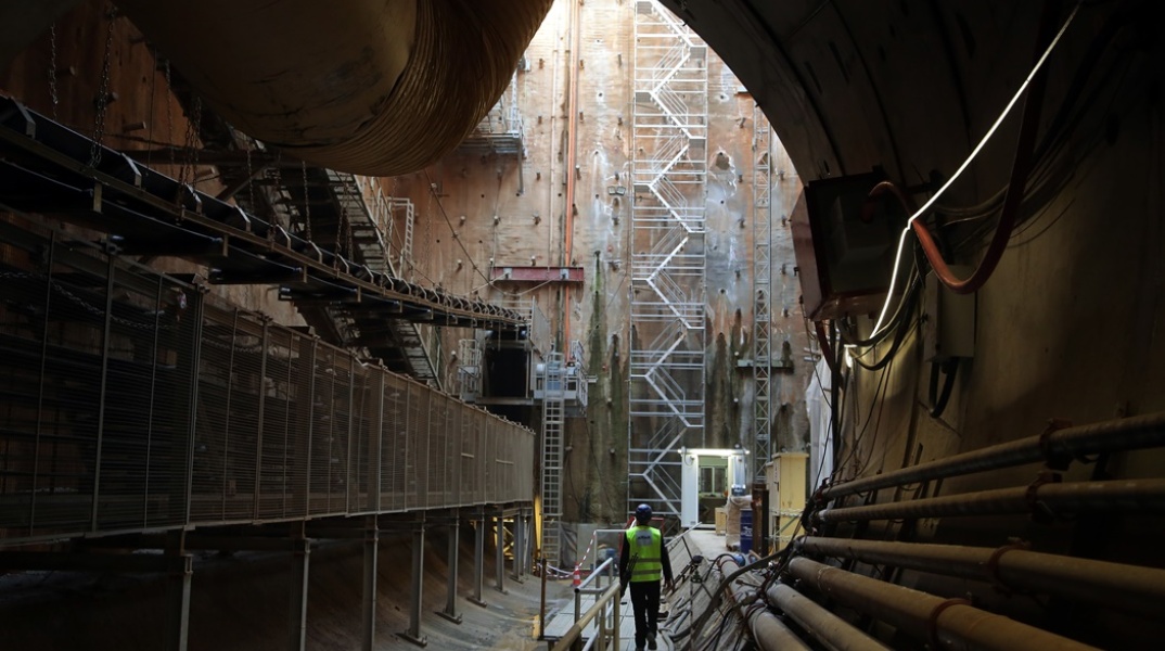 Στιγμιότυπο από τις εργασίες για τη διάνοιξη σήραγγας στο πλαίσιο των έργων για τη γραμμή 4 «Άλσος βεΐκου - Γουδή» του μετρό