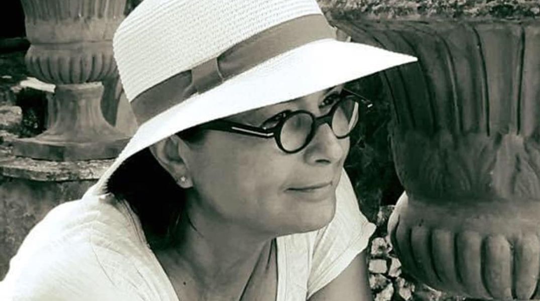 Το τελευταίο «αντίο» είπαν εκπρόσωποι του καλλιτεχνικού κόσμου στη Βαγγελιώ Αγγελίδου, F&B μάνατζερ της Στέγης του Ιδρύματος Ωνάση.