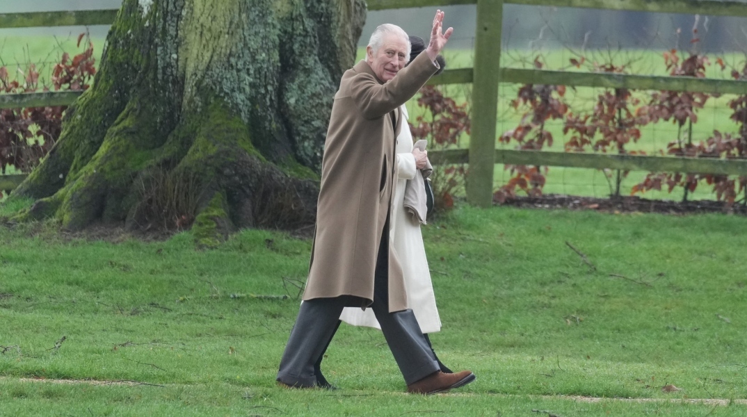 Κάρολος: Η πρώτη δημόσια έξοδος μετά το εξιτήριο στην εκκλησία