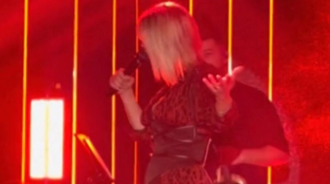 Θαμώνας πέταξε αντικείμενο στο πρόσωπο της Κατερίνας Λιόλιου και του ζήτησε να φύγει