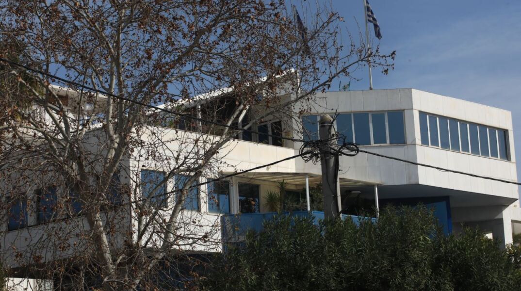 Πυροβολισμοί σε ναυτιλιακή εταιρεία στη Γλυφάδα - Οι πρώτες εικόνες