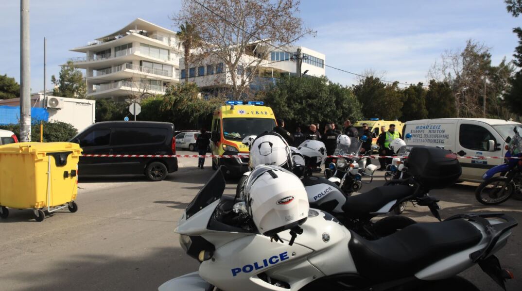 Πυροβολισμοί σε ναυτιλιακή εταιρεία στη Γλυφάδα - Οι πρώτες εικόνες