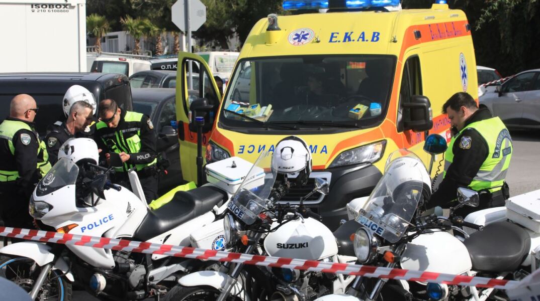 Επιχείρηση των ΕΚΑΜ στη ναυτιλιακή εταιρεία στη Γλυφάδα