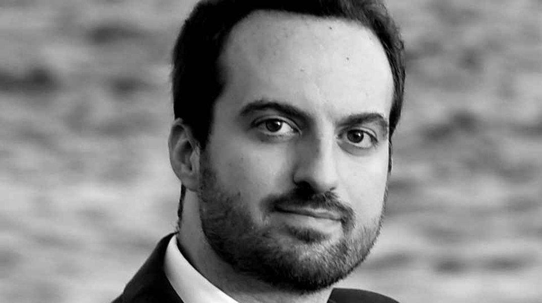 Ο Παναγιώτης Βεργούλης μιλάει για το πρώτο του λογοτεχνικό βιβλίο με τίτλο «Γεωξύστης», που κυκλοφορεί από τις εκδόσεις Ενύπνιο