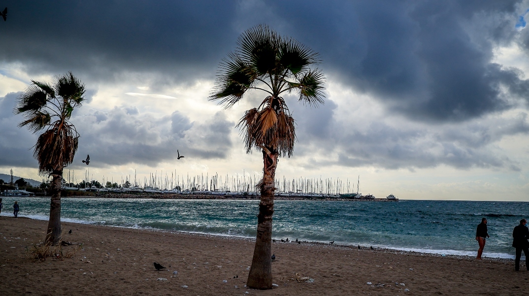 Καιρός αύριο: Συννεφιά, βροχές και καταιγίδες