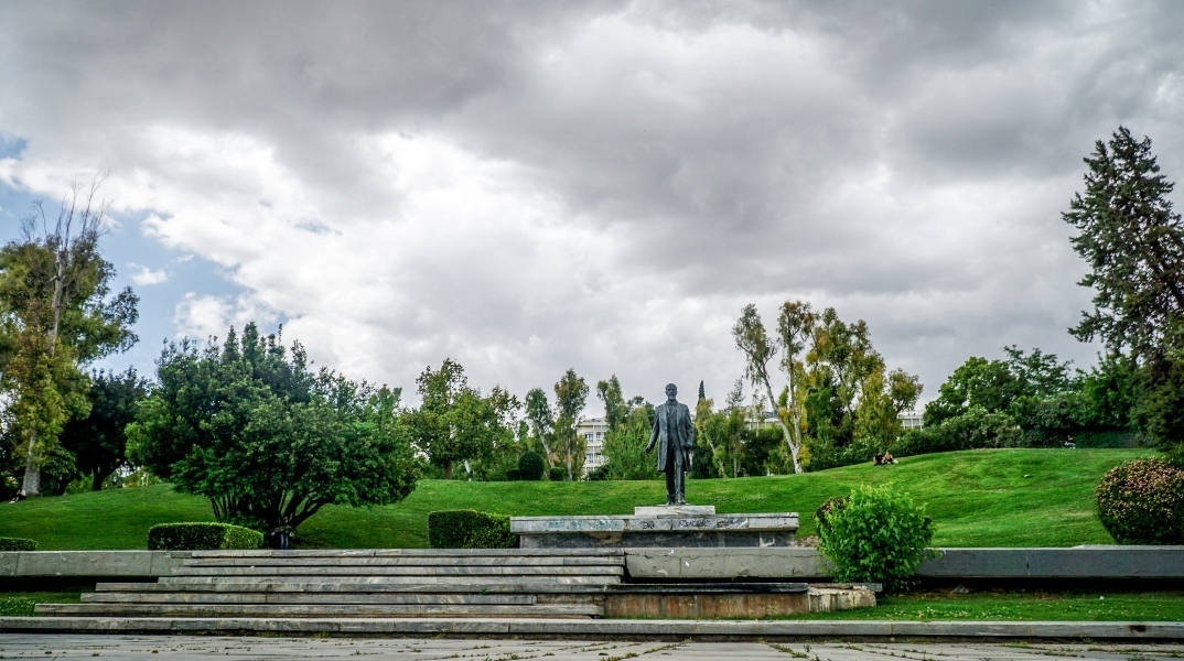 Χειμωνιάτικο σκηνικό την Τετάρτη με συννεφιά, βροχές και καταιγίδες