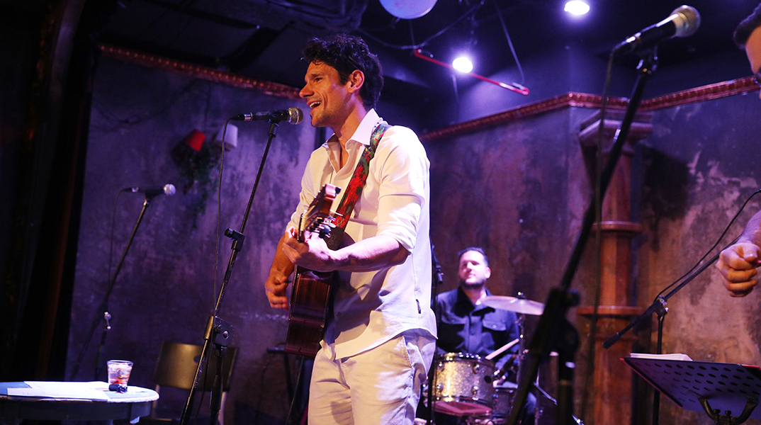 Ο Πάνος Βλάχος επιβεβαιώνει την αγάπη της αριστεράς για τη βία